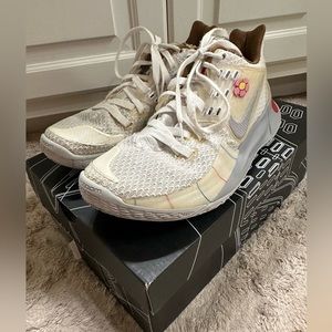 Kyrie Low 2 sandy cheeks